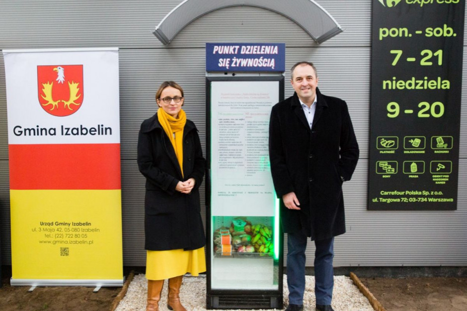 fot. materiały prasowe Przed supermarketem Carrefour w Izabelinie stanęła lodówka foodsharingowa