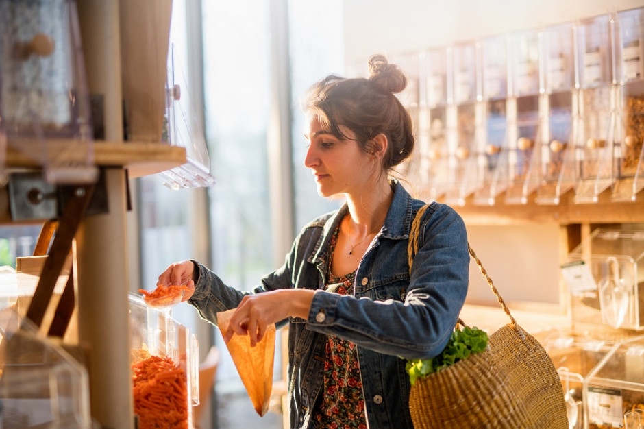 Chcemy chronić środowisko, a jednocześnie nie poświęcać dotychczasowego stylu życia Fot. Shutterstock Konsumpcja bez poczucia winy? Europejscy konsumenci w rozdarciu