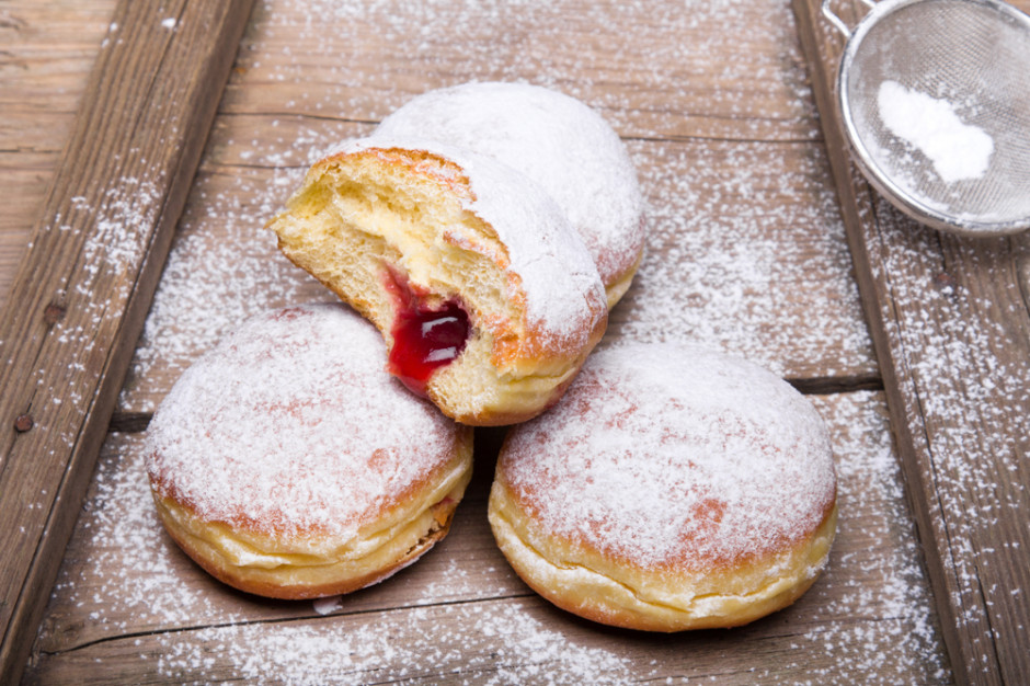 Od czego zależy cena pączków? Między innymi, od pory dnia. Fot. Shutterstock Koszt samodzielnego przygotowania pączków w domu wzrósł rok do roku o 5-6 proc.