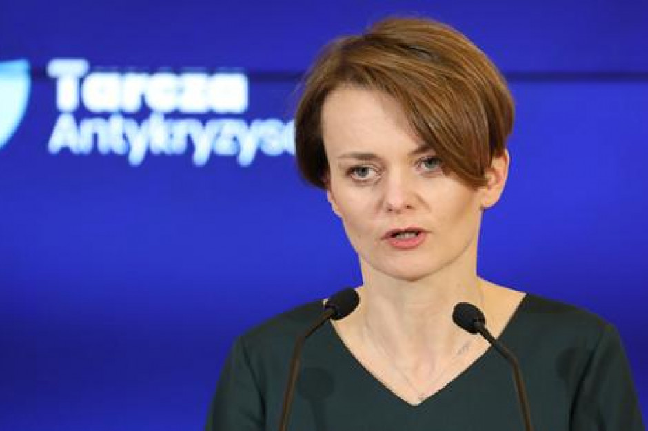 Minister Jadwiga Emilewicz; fot. gov.pl Tarcza Antykryzysowa w pigułce: Na jaką pomoc mogą liczyć małe, średnie i duże firmy?