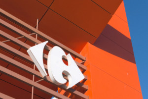 Carrefour: Do 1000 zł brutto dla pracowników sklepów  i magazynów za 2 miesiące pracy