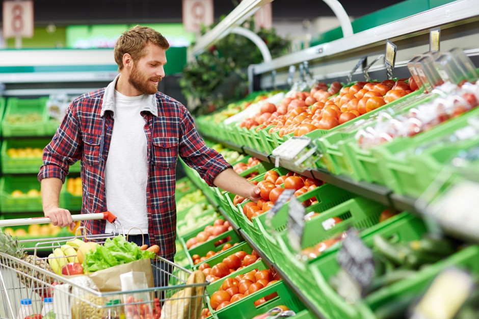 Wegetarianie mają w czym wybierać w dużych sklepach, fot. Shutterstock Raport: Najwięcej produktów roślinnych w sieciach Auchan, Carrefour i Kaufland