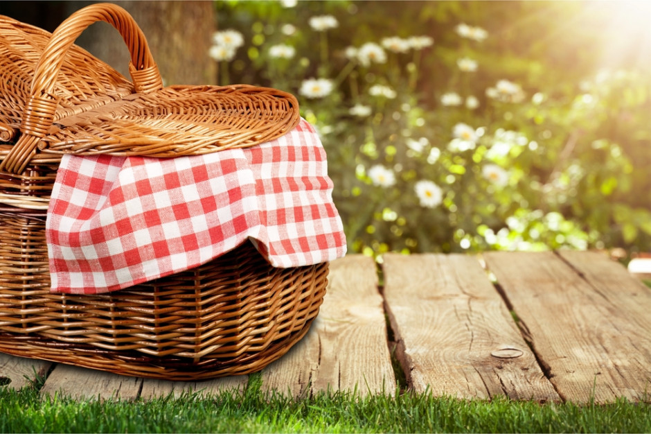 fot. shutterstock Majówkowy koszyk Polaków: Już nie produkty survivalowe, a chipsy, lody, serdelki i piwo