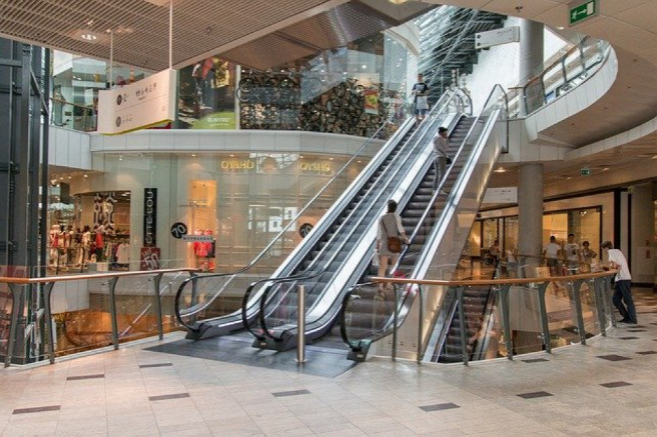 Centra handlowe w dużych miastach straciły najwięcej - w Poznaniu, Warszawie i Wrocławiu spadki wyniosły do 55 proc. Fot. Shutterstock Pierwszego dnia po odmrożeniu galerie odwiedziło 2,7 mln Polaków