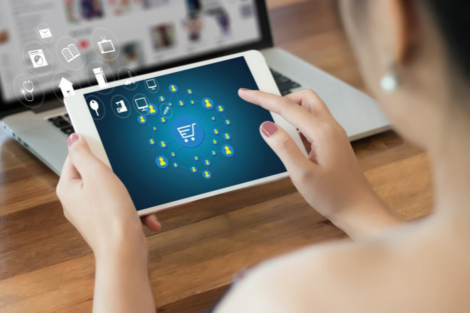BLIK zanotował duży wzrost transakcji od 4 maja, czyli od dnia otwarcia kolejnych sklepów w galeriach handlowych. Fot. Shutterstock Pandemia przyspiesza trwałe zmiany na rynku e-commerce