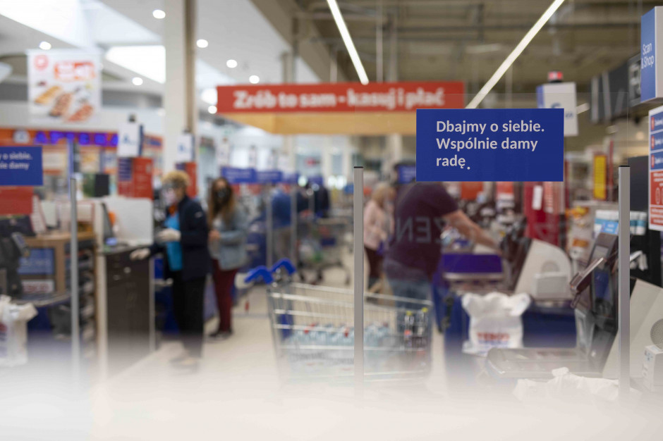 Tesco inwestuje w bezpieczeństwo, fot. mat. pras. Tesco: Obsługujemy o 15 proc. więcej klientów w ramach usługi „Zamów i odbierz”