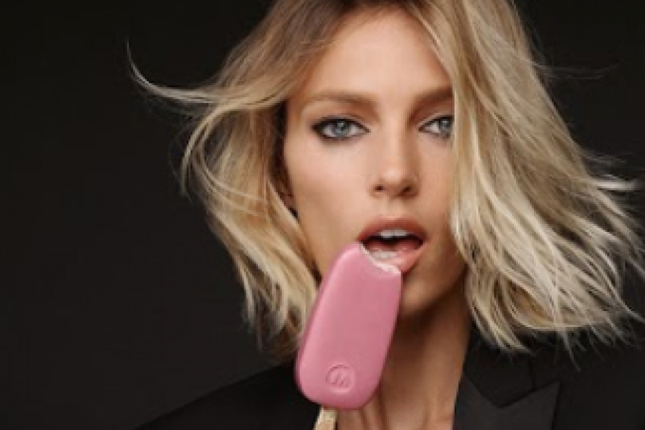 Anja Rubik reklamuje lody Magnum Ruby, fot.mat. pras. Anja Rubik w kampanii lodów Magnum