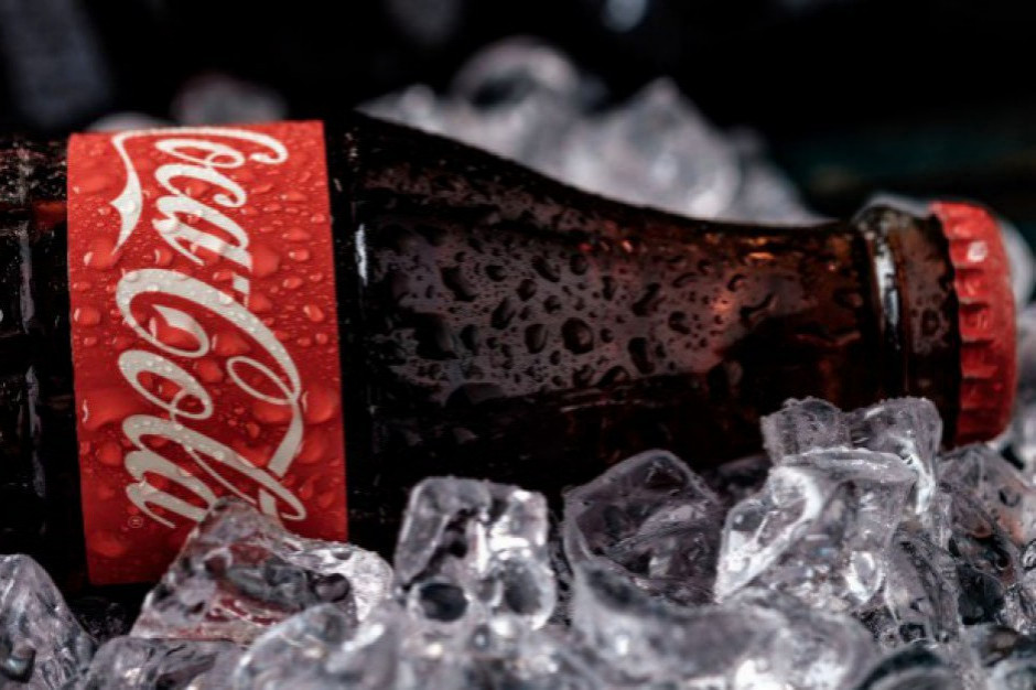Coca-Cola z nadzieją patrzy w przyszłość, fot. Shutterstock Coca-Cola liczy, że najgorsze ma za sobą. Rezygnuje z marek "zombie"