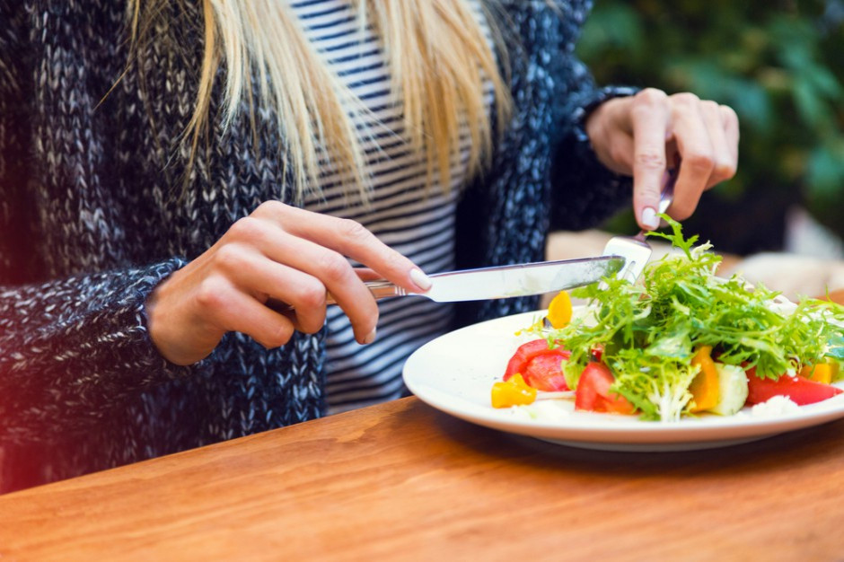 W czasie izolacji jedliśmy zdrowiej, fot. Shutterstock Badanie: W czasie izolacji społecznej rezygnowaliśmy z mięsa