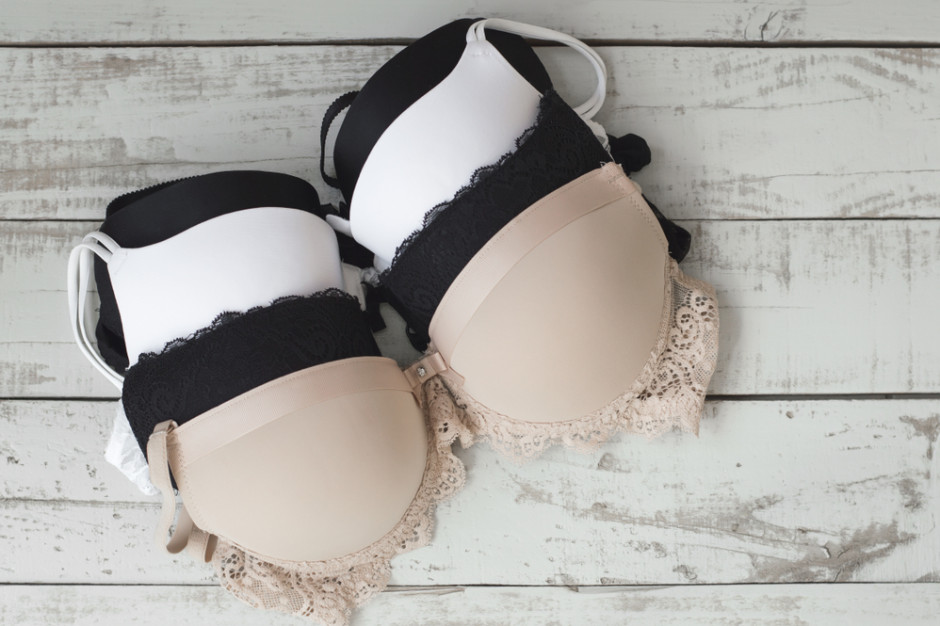 fot. shutterstock Marks&Spencer tłumaczy się ws. rasistowskich nazw biustonoszy