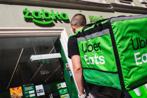 Uber Eats dostarczy zakupy z Żabki
