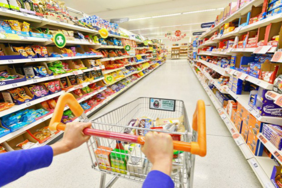 Pomimo wakcji w handlu dużo się dzieje, fot. Shutterstock Sierpień w handlu: Kara dla Biedronki, zwolnienia w Carrefourze, KE odsyła przejęcie Tesco do UOKiK