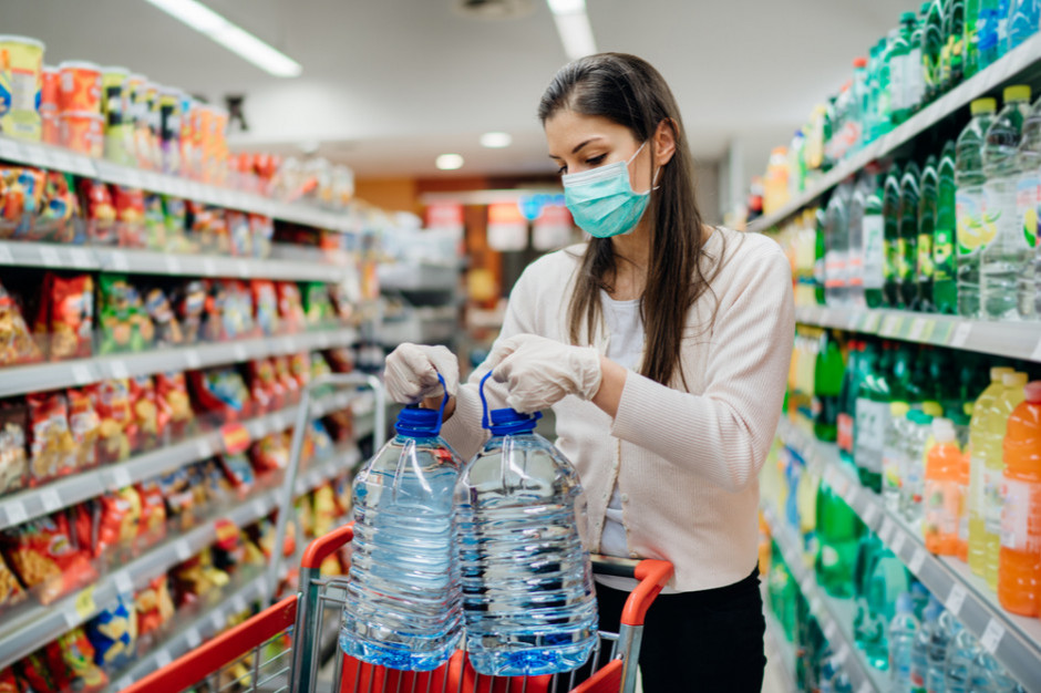 Brytyjczycy robią zapasy, fot. Shutterstock Brytyjczycy szykują się na drugi lockdown, sieci sprzedają najwięcej od marca br.