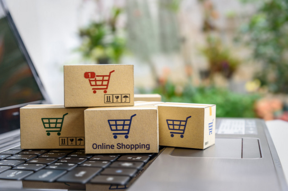 Od 1 lipca 2021 r. towary wysyłane w paczkach konsumentom z Unii Europejskiej będą opodatkowane, fot. Shutterstock VAT będzie od każdego zakupu z AliExpress, Wish, Amazon czy eBay