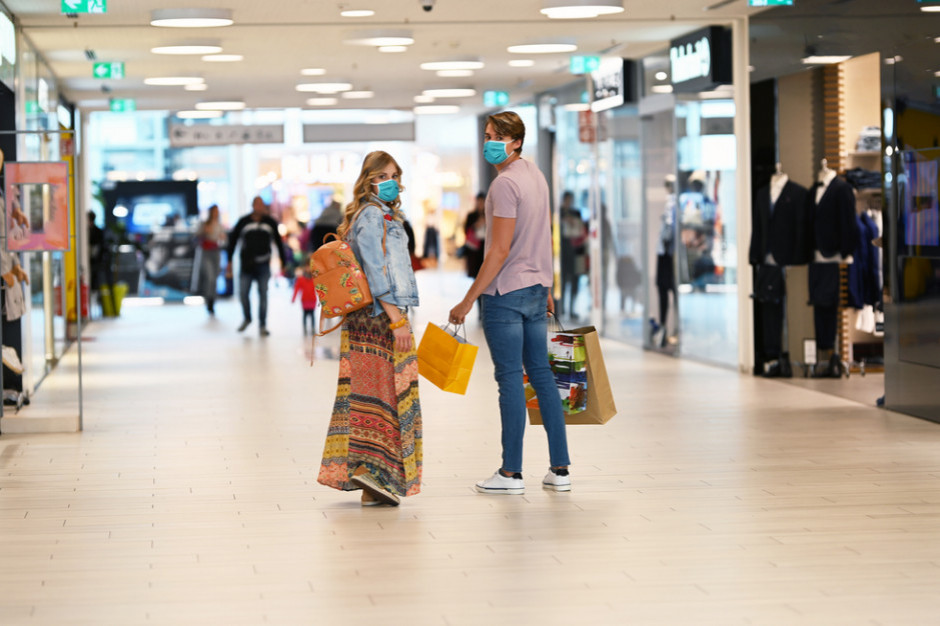fot. shutterstock Luka w przychodach właścicieli centrów handlowych to ok. 30-35%