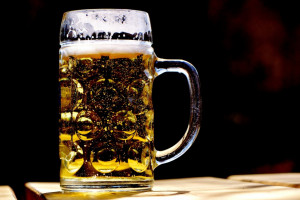 Właściciel baru usłyszał wyrok 3 miesięcy więzienia za nalanie piwa