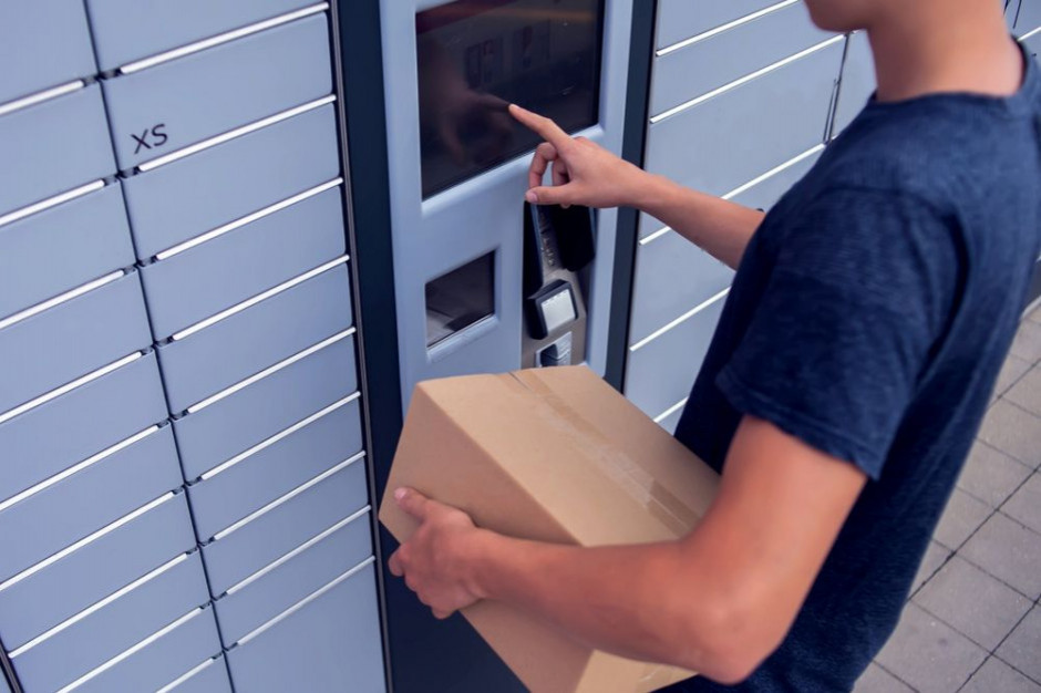 Od wiosny AliExpress chce zagwarantować użytkownikom 15-dniową dostawę z Chin. Fot. Shutterstock AliExpress chce uruchomić pilotaż własnych automatów do odbierania paczek