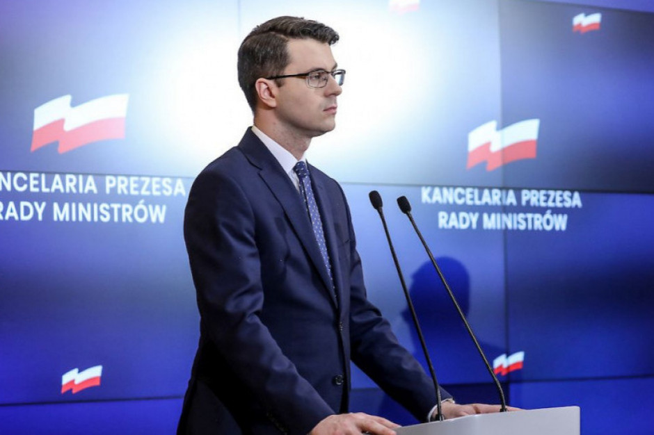 Na zdj. rzecznik rządu Piotr Müller, fot. mat. pras. Müller: Podmioty, które złamią obowiązujące obostrzenia, będą wyłączone z pomocy finansowej