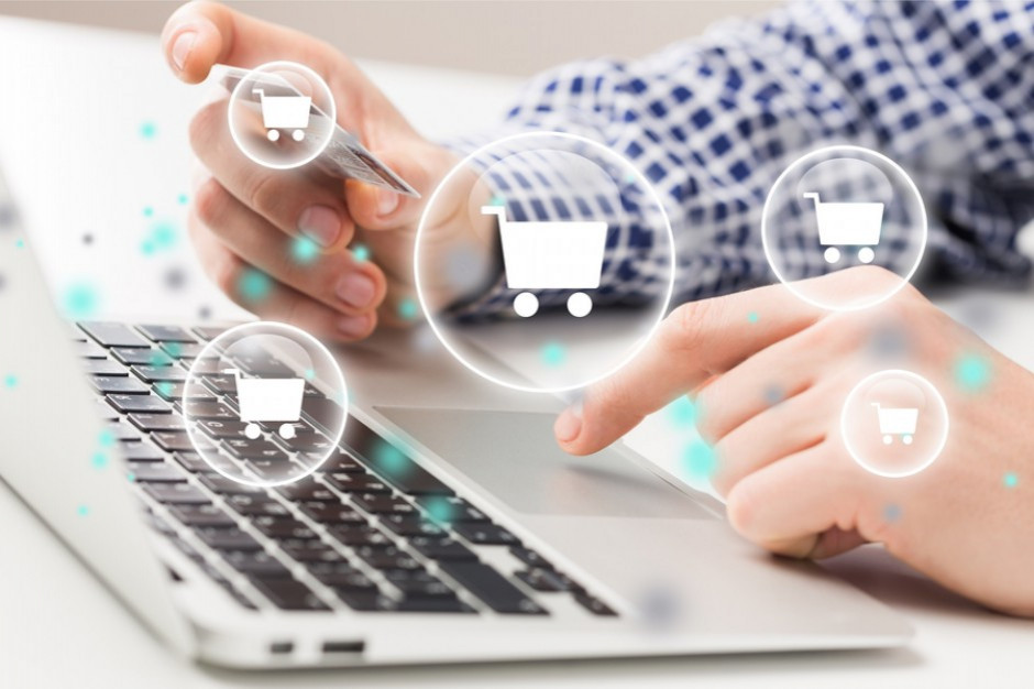 Platforma ShopALike sprawdziła, co kupowaliśmy w internecie, fot. shutterstock Badanie: W 2020 roku Polacy kupowali online laptopy, sprzęt do fitnessu i... szkrzynki pocztowe