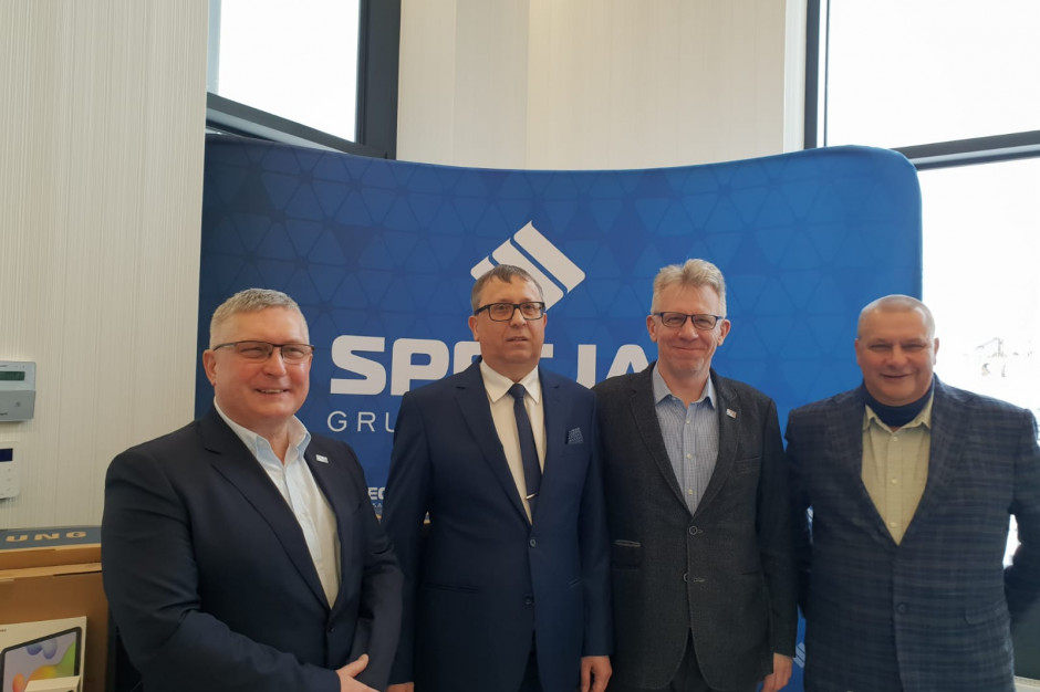 GK Specjał rozdaje nagrody, fot. mat. pras. GK Specjał nagrodziła klientów targów, którzy terminowo uregulowali należności
