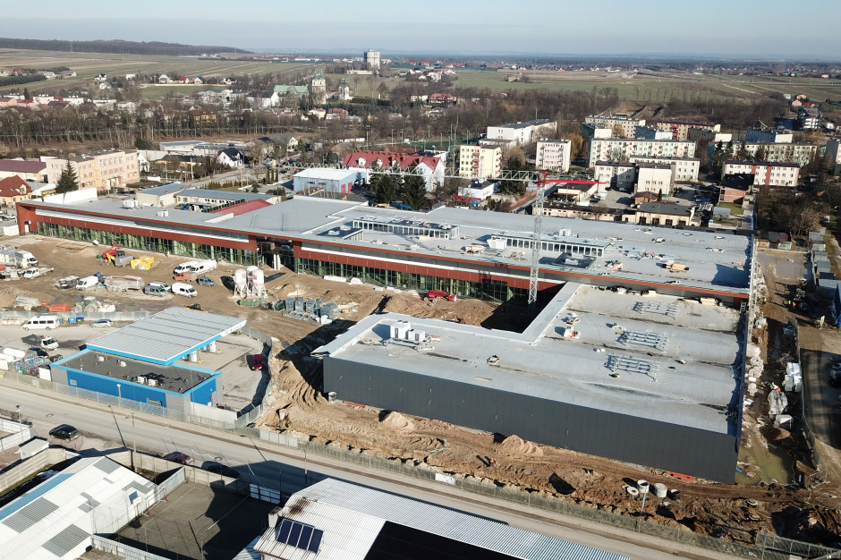 fot. Sekunda Jędrzejów Budowa centrum handlowego w Jędrzejowie na finiszu, wśród najemców Lidl