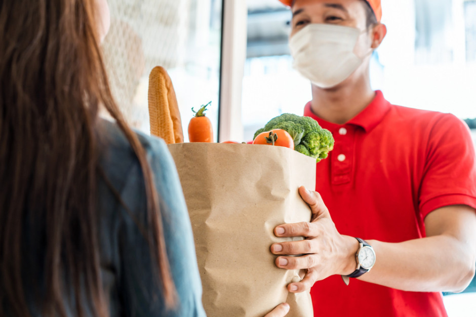 Polska jest w czołówce państw z najwyższym poziomem obaw dotyczących zdrowia, fot. shutterstock Duża zmiana w zachowaniach zakupowych Polaków. Oszczędzamy na dowozie