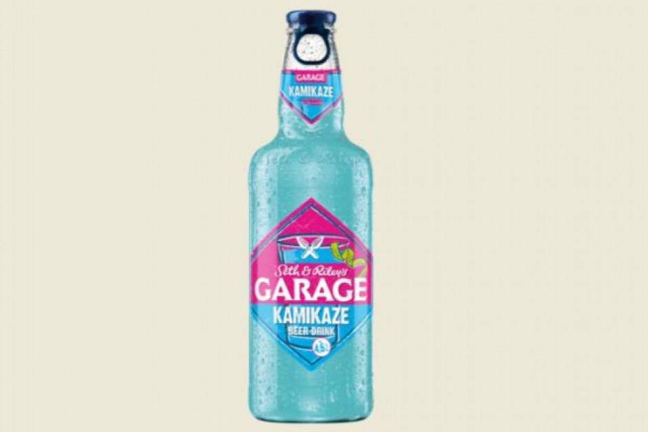 Garage Kamikaze to napój piwny o zawartości 4,6 proc. alkoholu, o smaku likieru Blue Curacao z limonką.fot. mat. pras. Carlsberg Polska z napojem piwnym dla młodych konsumentów