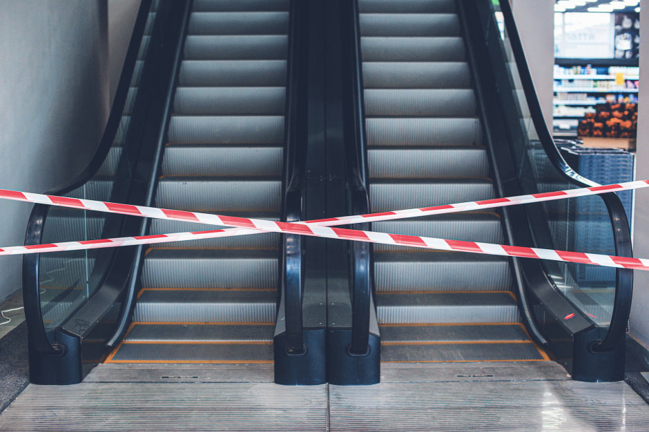 W centrach i galeriach handlowych działać mogą wyłącznie sklepy spożywcze, apteki, drogerie, salony prasowe i księgarnie, fot. Shutterstock Które sklepy są wciąż otwarte i na jakich zasadach mogą działać galerie? Jest rozporządzenie
