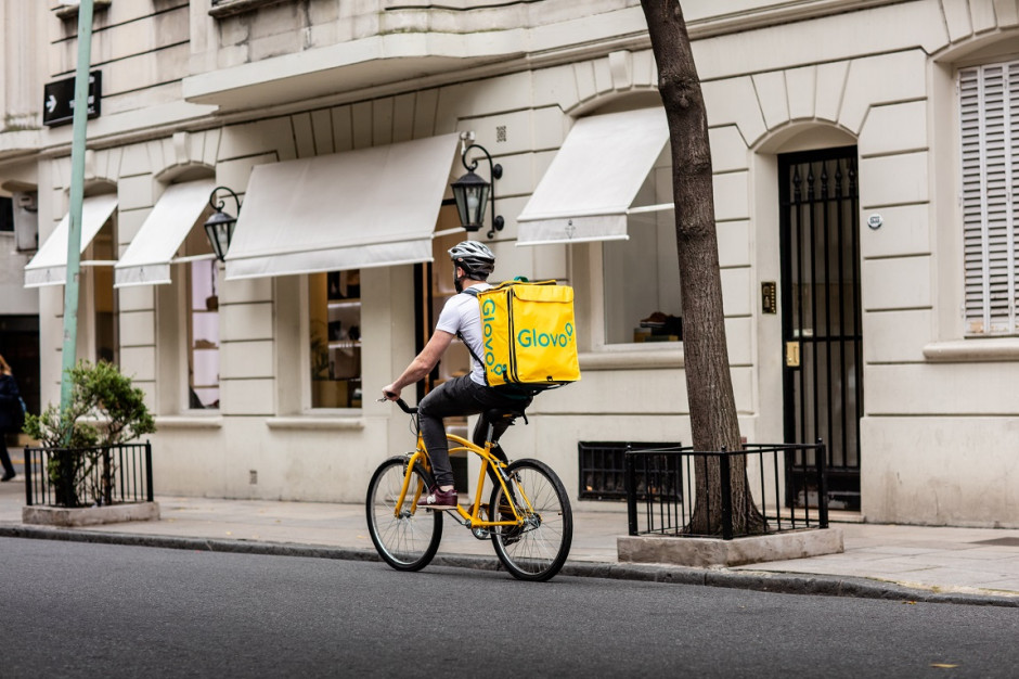 Glovo będzie rozwijać siec partnerstw, fot. mat. pras. Glovo pozyskało 450 mln euro, priorytetem Q-Commerce i ultraszybkie dostawy