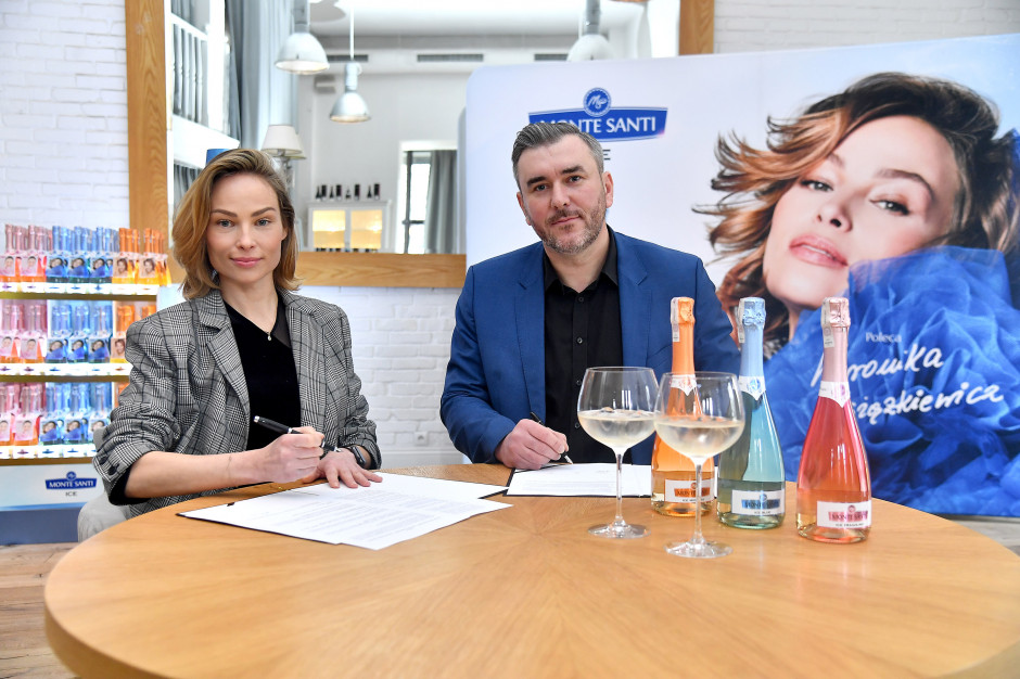 W Warszawie podpisano umowę o przedłużeniu współpracy pomiędzy JNT Group a Weroniką Książkiewicz, fot. mat. pras. JNT Group przedłuża umowę z Weroniką Książkiewicz