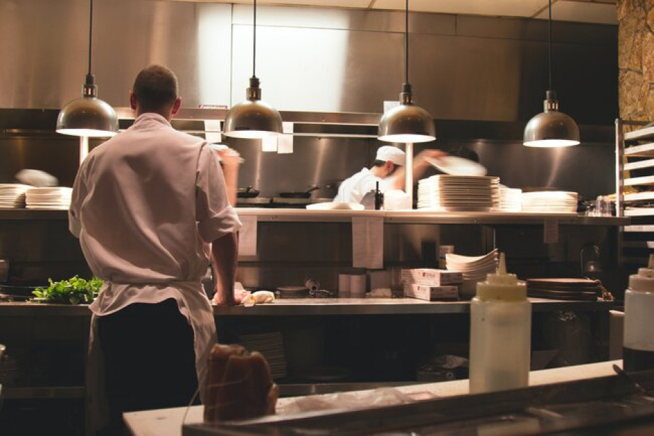 fot, shutterstock, pracownicy horeca Handel zasilają byli pracownicy gastronomii