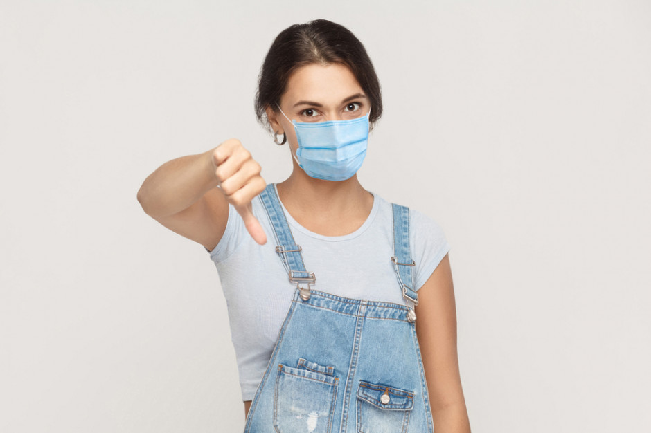 Dyskomfort związany z obowiązkiem noszenia maseczki połączył wszystkich Polaków, fot. shutterstock Dyskomfort związany z obowiązkiem noszenia maseczki połączył Polaków