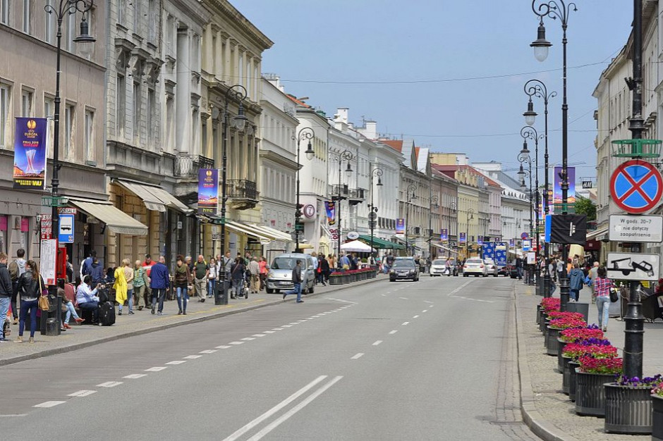 Ulica Nowy Świat w Warszawie. Fot. Adrian Grycuk/Wikimedia Commons Handel w Warszawie - pustoszeje Śródmieście, większy ruch na osiedlach