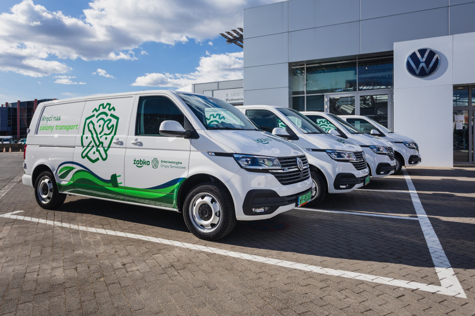 Flotę Żabki zasiliły kolejne auta Volkswagen, fot. materiały prasowe Żabka powiększa flotę o elektryczne Volkswageny