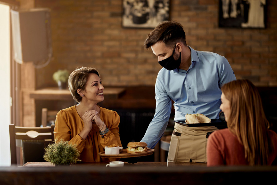 "Tacowy rasizm" na Węgrzech? fot. Shutterstock Węgry: Żółta taca dla niezaszczepionych jak żółta gwiazda?