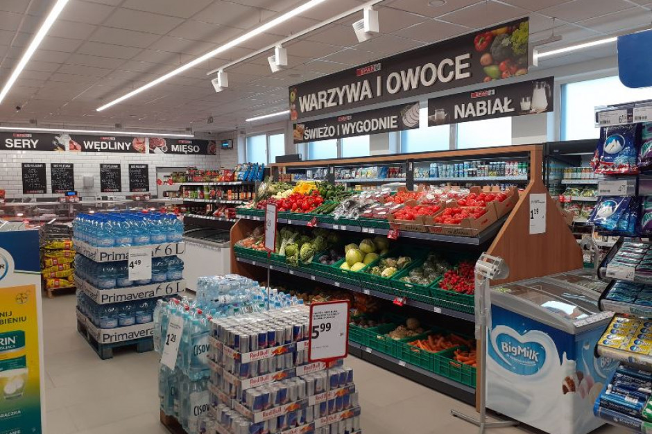 fot, sklep w Godzieszowie SPAR ze sklepem przystacyjnym w Godziszowie. Na zmianę logo czeka 9 placówek Piotr i Paweł