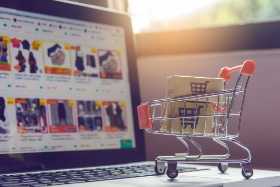 Pandemia zmieniła zwyczaje zakupowe Polaków oraz przyspieszyła rozwój internetowych platform sprzedażowych, fot. shutterstock Jakich metod płatności oczekują klienci e-sklepów?