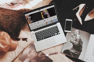 Answear.com ze studiem fotograficznym i własną platformą e-commerce