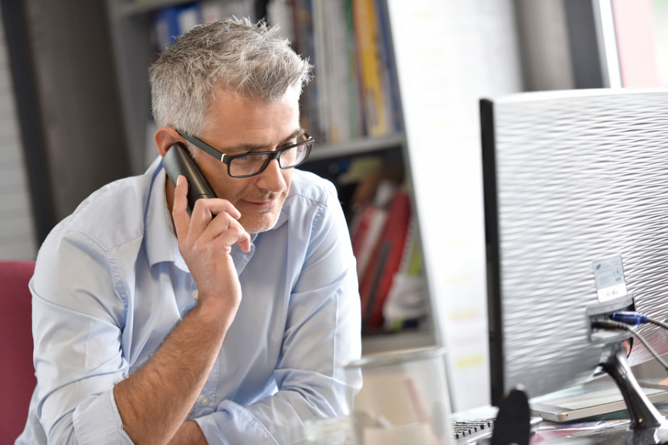 Obecnie najważniejszą kompetencją, którą należy rozwijać jest rozmowa z klientem przez telefon; fot. shutterstock Kompetencje pandemiczne handlowców - rozmowa telefoniczna numerem jeden!