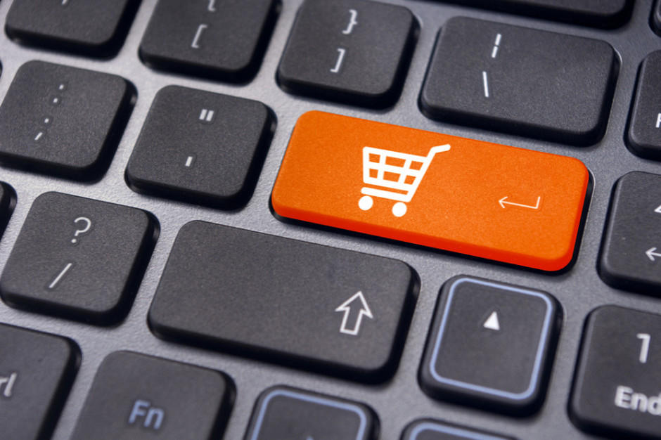 W wyborze produktów czy usług coraz częściej kierują się nie tylko ceną czy jakością, ale również doświadczeniem w procesie obsługi. Fot. Shutterstock Konsumenci w sieci są coraz bardziej samodzielni