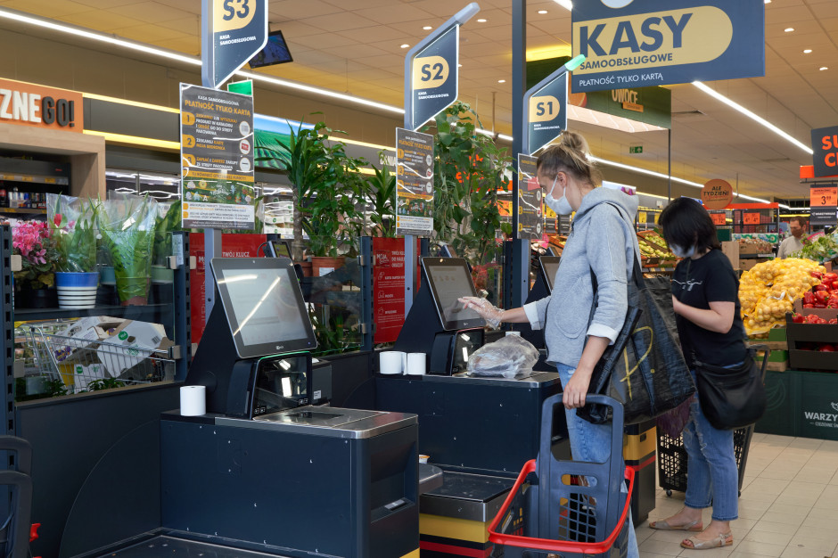 Kasa samoobsługowa w sklepie Biedronka, fot. materiały prasowe Biedronka na koniec 2020 r. miała 3750 kas samoobsługowych