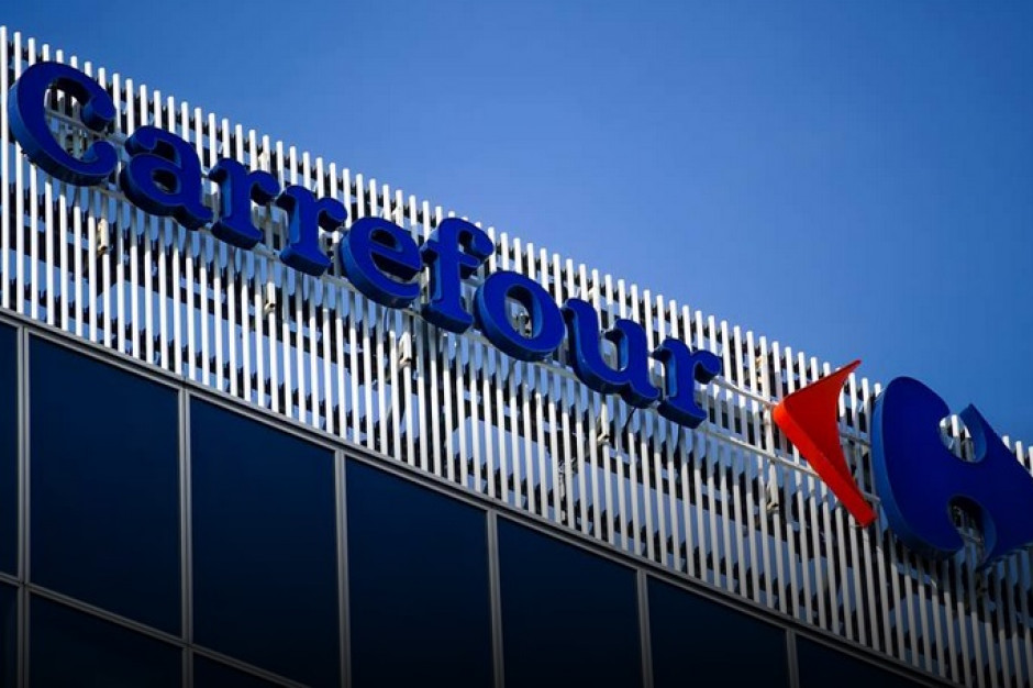 Carrfour wyoutsourcuje część swoich sklepów? , fot. Shutterstock Carrefour ma problem ze sklepami etnicznymi