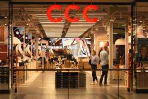 CCC kupiło marki: Simple, Americanos i Badurę