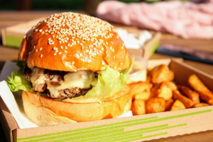 Badanie: Polacy otworzyli się na fast-food