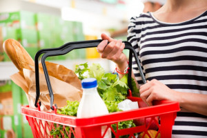 PIH: Sprzedaż w supermarketach wzrosła w maju rdr, spadła względem kwietnia