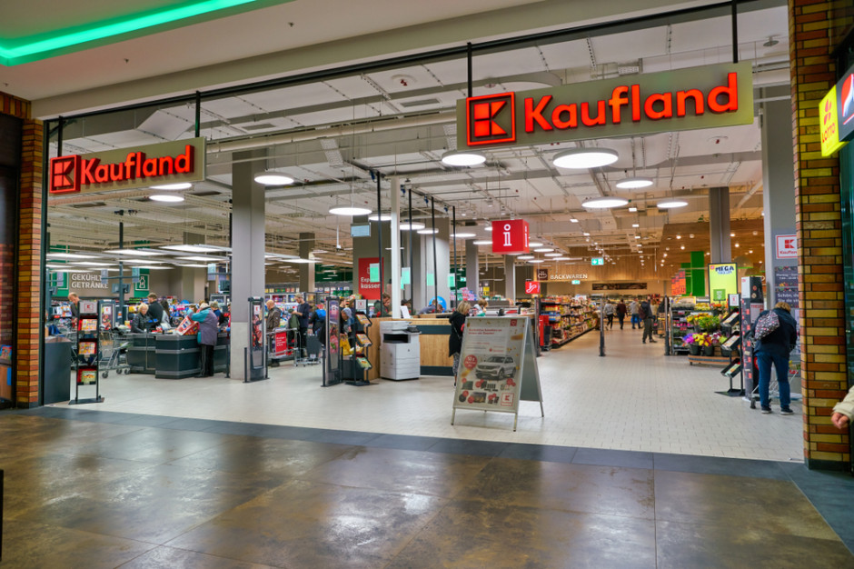 Kaufland przeznaczył 13,3 mln na bony i dodatki motywacyjne, fot. Shutterstock Kaufland przeznaczył na benefity dla pracowników 29 mln zł