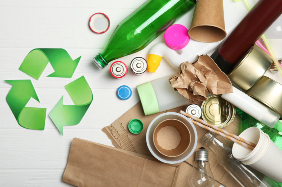 3 lipca powinna zacząć obowiązywać dyrektywa Single-Use Plastics, fot. Shutterstock Trwają prace nad przeniesieniem do polskiego prawa przepisów dyrektywy Single-Use Plastics