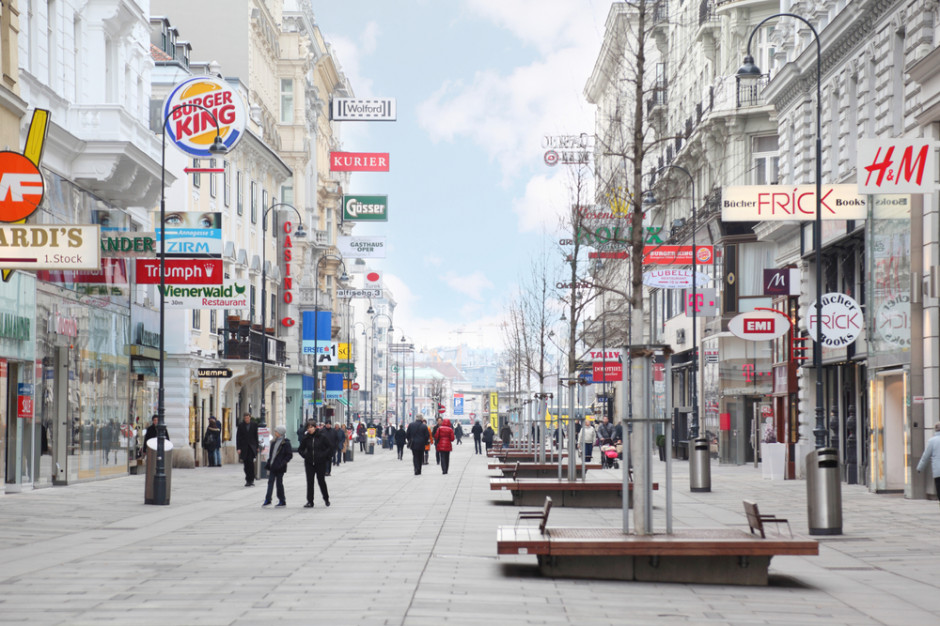 Ulica handlowa w Austrii, fot. shutterstock Najemcy przenoszą się na ulice handlowe