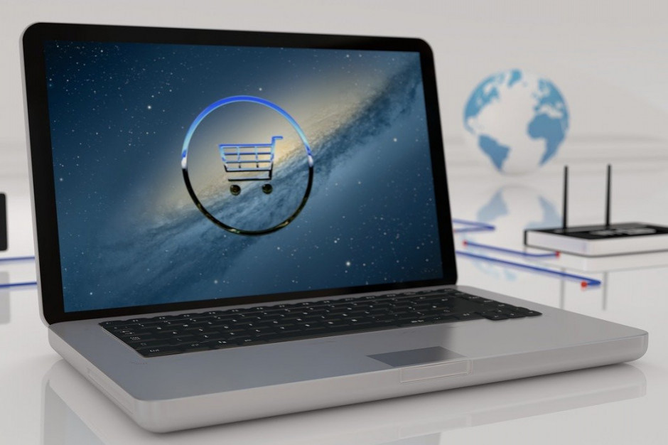 Kupując przez internet, polscy konsumenci najczęściej płacą online za odzież i obuwie, kosmetyki, sprzęt RTV, AGD i elektronikę, fot. pixabay.com E-konsumenci lubią BLIKa, ale wciąż wielu kupujących płaci gotówką przy odbiorze