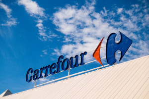 Carrefour ma w Polsce 962 sklepy. Sieć zwiekszyła sprzedaż LfL o 7 proc.